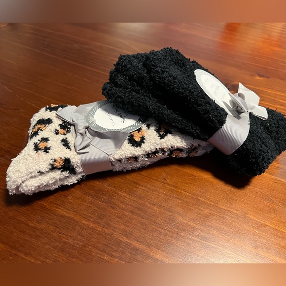 NWT fuzzy socks x 2 - Picture 7 of 7